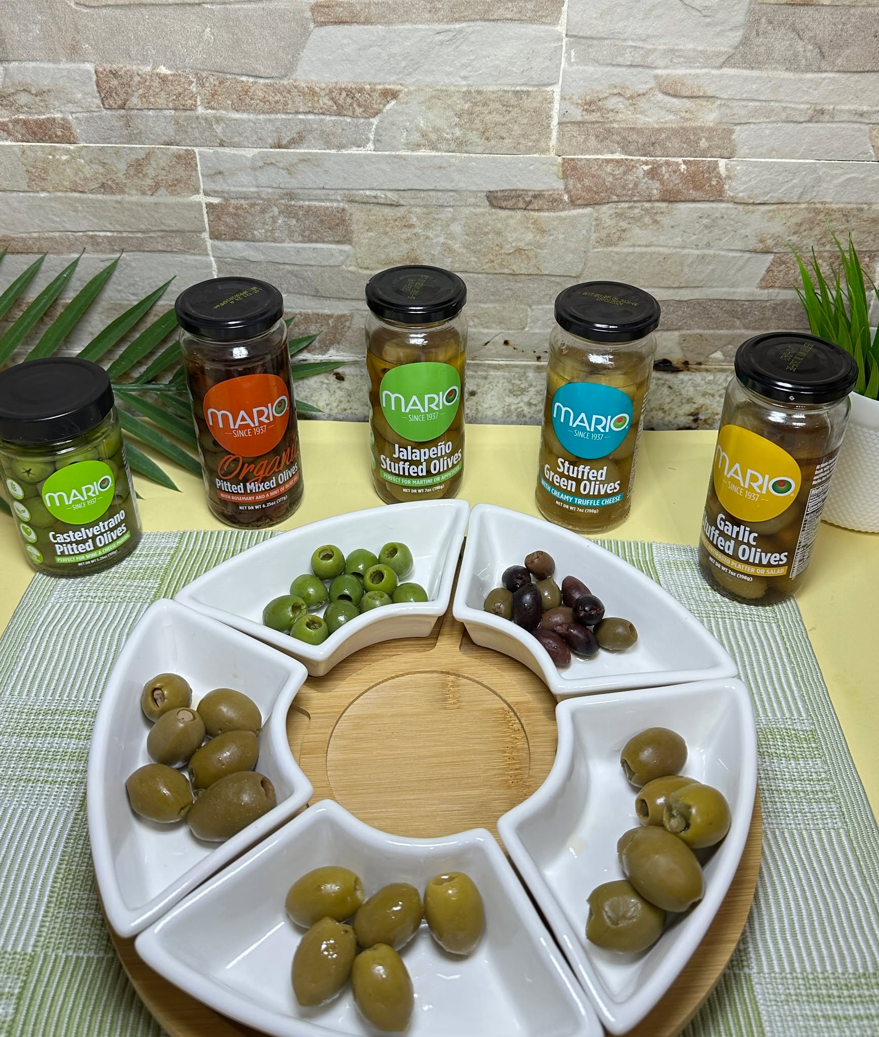 Six jars, endless flavor journeys✨
Mario brings you an olive for every craving🫒. Perfect for snacking, pairing, or elevating your favorite dishes!The hardest part is choosing just one😍#MarioFoods #Authentic #Delicious #Yummy #Olives