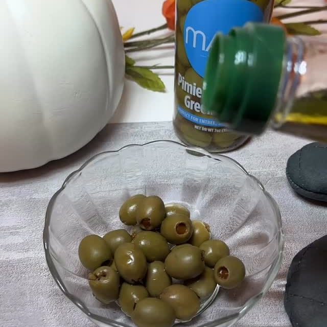Fall favorite in the making 🍂Garlic, oil, and a little spice, and a whole lot of Mario flavor😍
Ready to snack?#mariofoods #olives #delicious #ig #trend #garlic