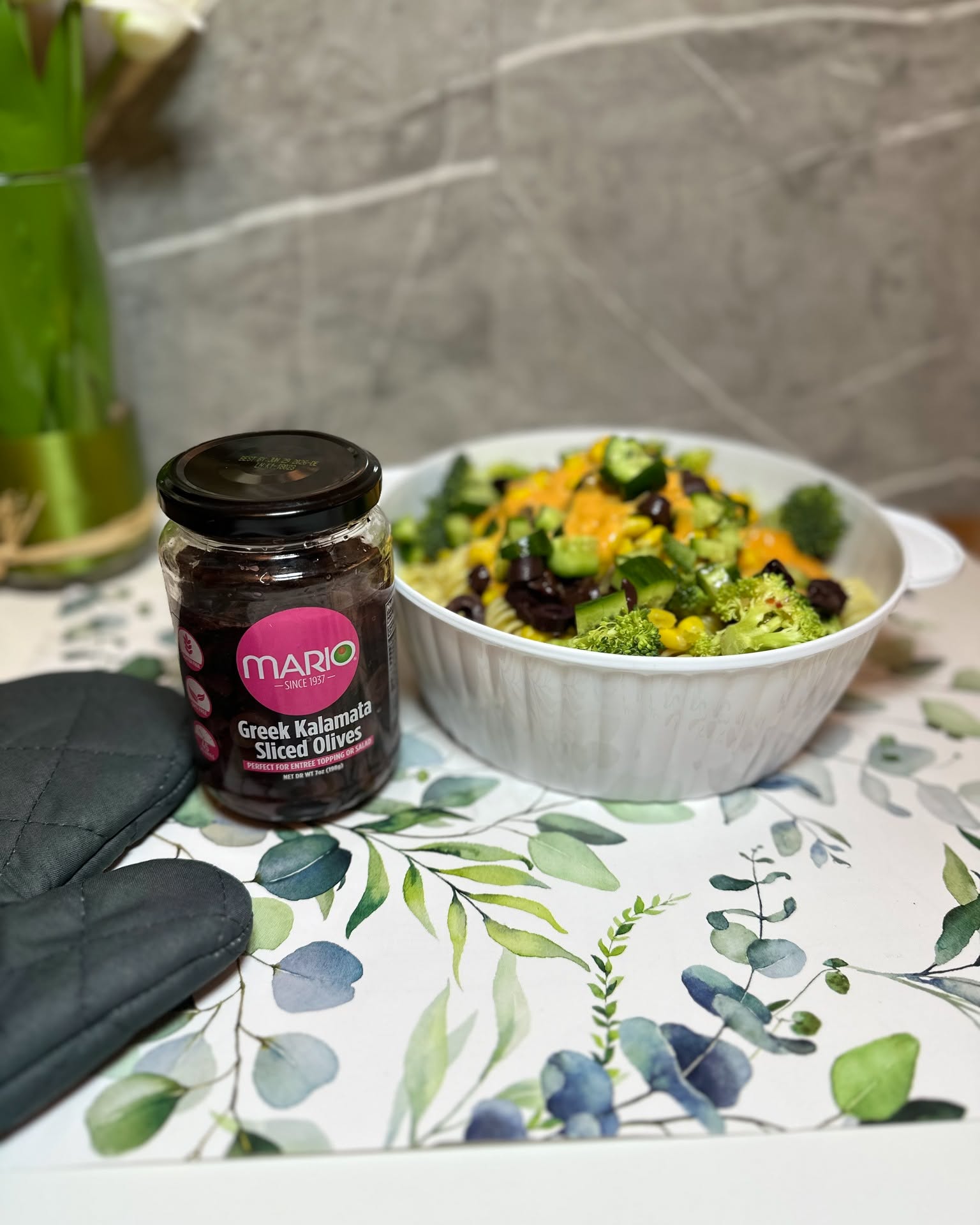 Pasta night just got an upgrade🫒💜
Creamy pasta, crisp veggies, and a pop of bold olive flavor!Mario Greek Kalamata Sliced Olives make every bite unforgettable😋#bowl #mariofoods #Olives #pasta #veggies