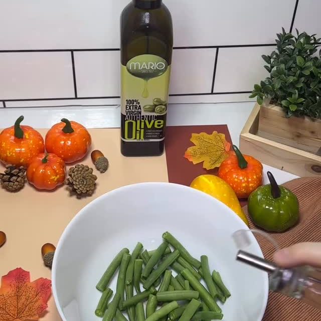 These lemon-garlic green beans are officially joining the Thanksgiving lineup😍
Drizzled, tossed, and perfected with Mario Extra Virgin Olive💚Happy thanksgiving!#mariofoods #thanksgiving #ig #recipe #holidays