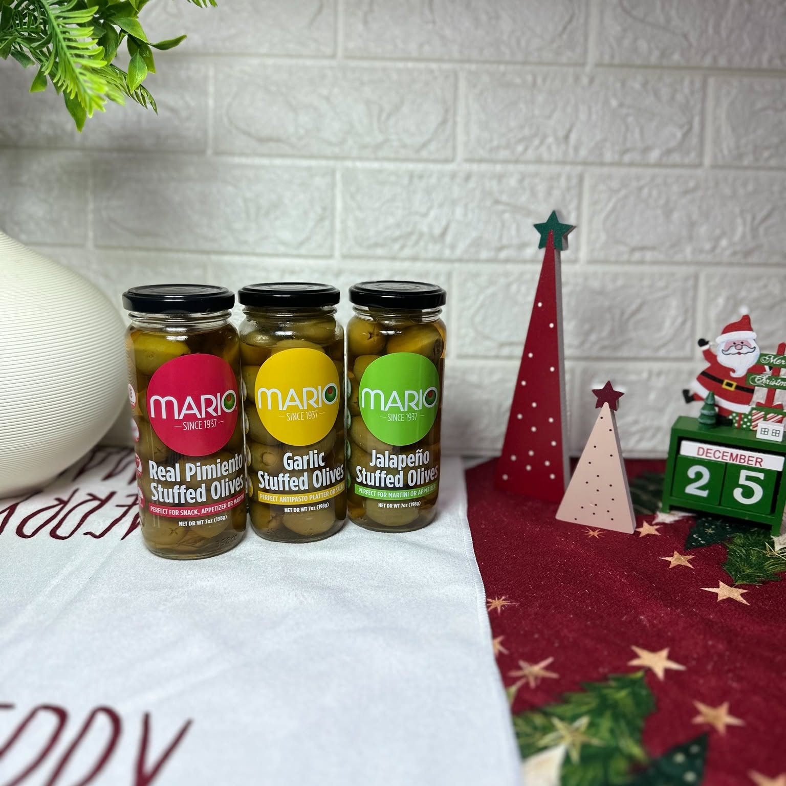 Christmas vibes are officially here! And so are the Mario holiday flavors🎄🫒
A little Christmas magic, a little Mario flavor!The perfect match for the season😍#Holidays #Christmas #Olives #MarioFoods #Ig #seasons