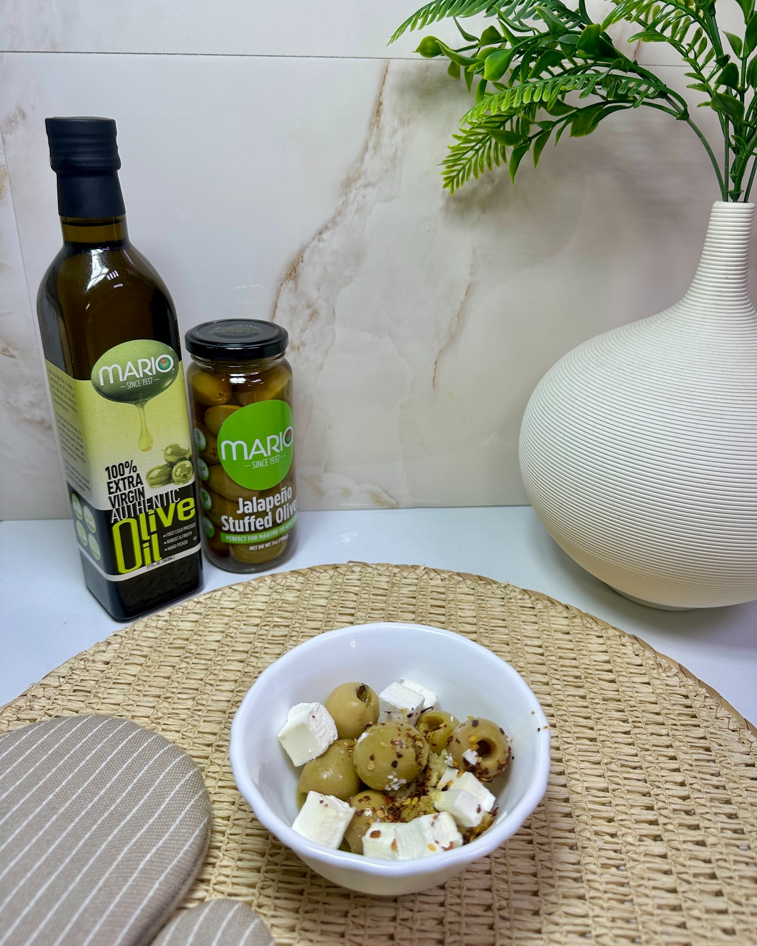 A simple bowl, bold flavors 🫒✨
Mario Jalapeño Stuffed Olives, creamy feta, a drizzle of extra virgin olive oil, and a sprinkle of chili flakes😍Snack perfection!#Mariofoods #Olives #feta #oliveoil #authentic