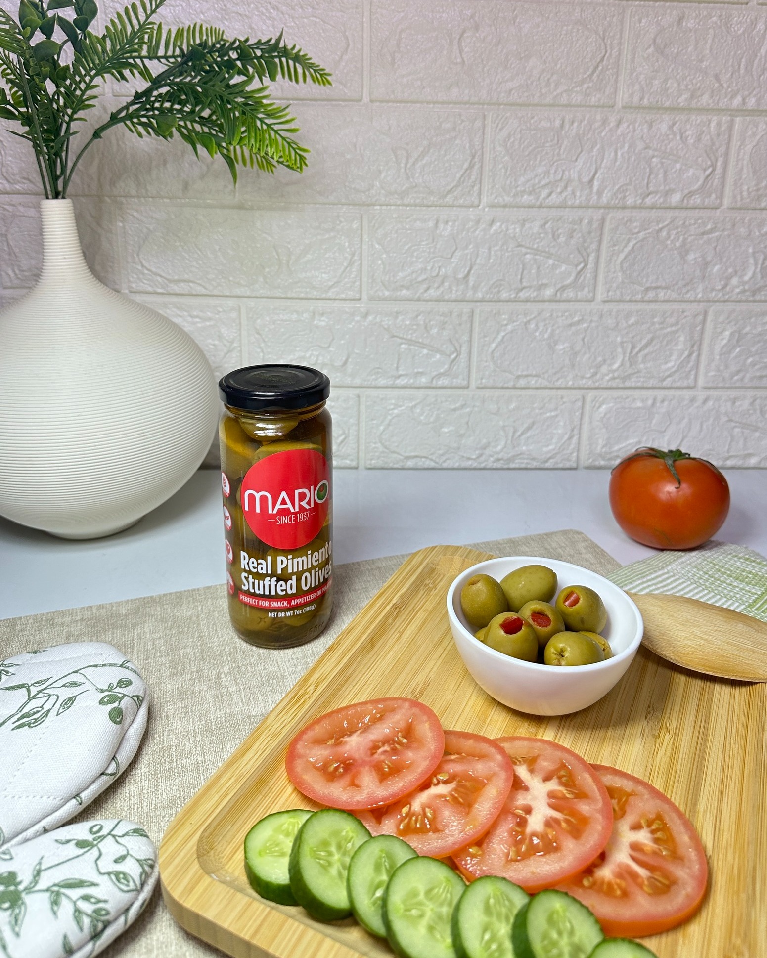 Simple moments, bold flavor 🫒✨
Sometimes all it takes is one perfect bite to elevate the whole day😍Especially with Mario olives bringing that signature taste!#Mariofoods #Pimiento #Olives #Salads #Authentic