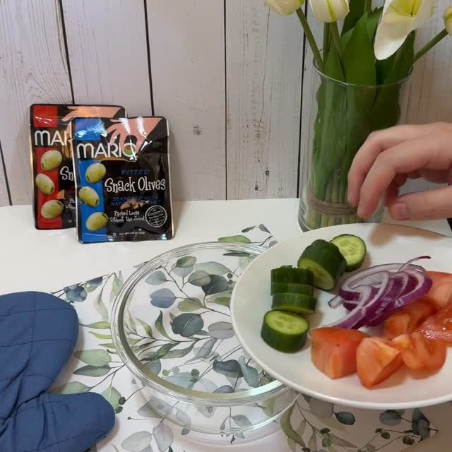 A Greek salad just hits different with Mario Snack Olives🫒
You get that bold, authentic flavor in every bite without missing a beat😍#Mariofoods #greek #trending #snacks #olives