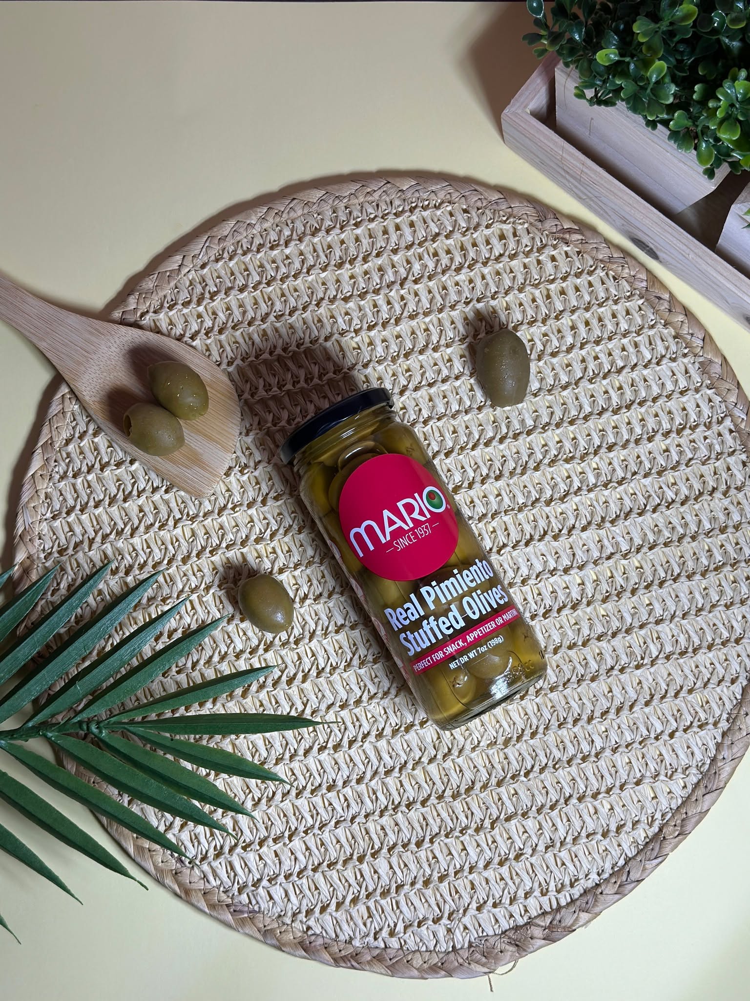 Simple, bold, and full of flavor 🫒
Mario Pimiento Olives make every bite better, whether you’re snacking or adding them to your favorite salad!Just open, enjoy, repeat😍#Mariofoods #olives #flavor #ig #salads