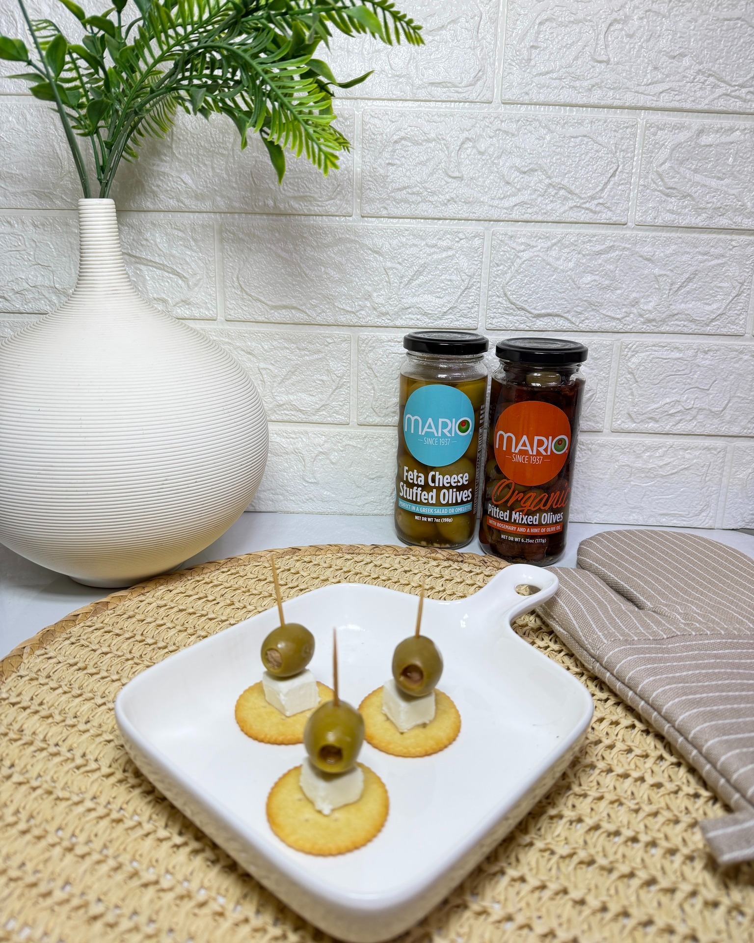 Small bites, big flavor🫒✨
Mario Feta Cheese Stuffed Olives turn the simplest snack into something that feels fresh, elegant, and ready to serve😍#Mariofoods #olives #crackers #cheese #snack #appetizers