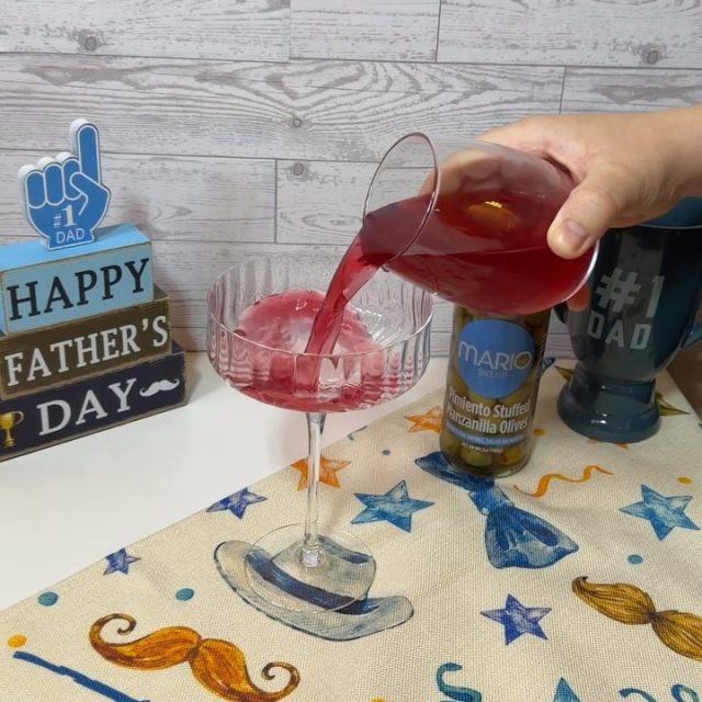 A Father’s Day favorite with a Mario twist🫒💙Bold flavor, a refreshing sip, and our Pimiento Stuffed Manzanilla Olives bringing it all together😍Happy Father’s Day!#fathersday #trending #ig #mariofoods #olives