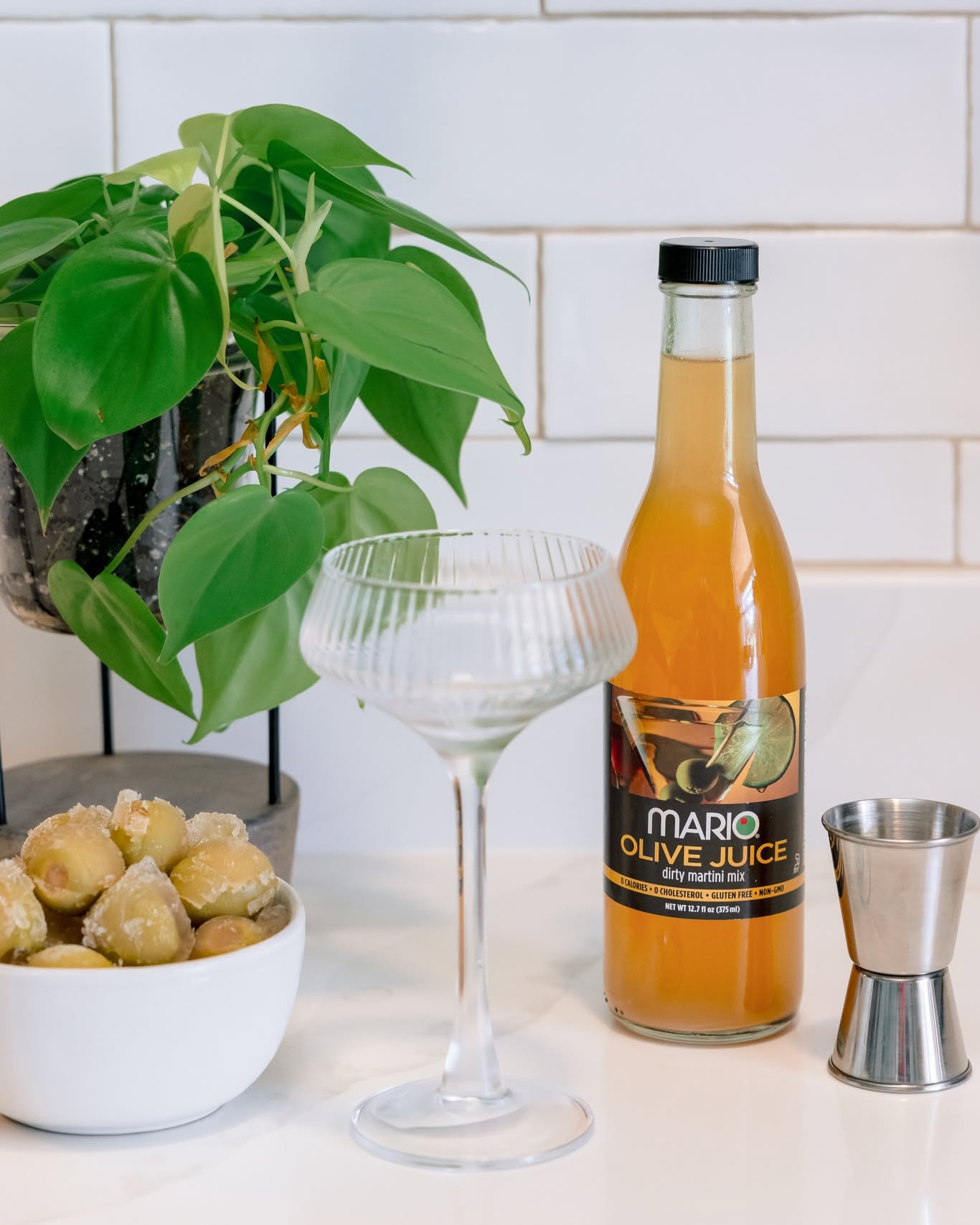 The perfect Dirty Martini starts here🍸🫒
Crafted with Mario Olive Juice Dirty Martini Mix, every pour delivers the bold, briny flavor that makes cocktail hour unforgettable!Cheers to good company and even better cocktails😍#Mariofoods #olivejuice #martini #olives #cheers #cocktail