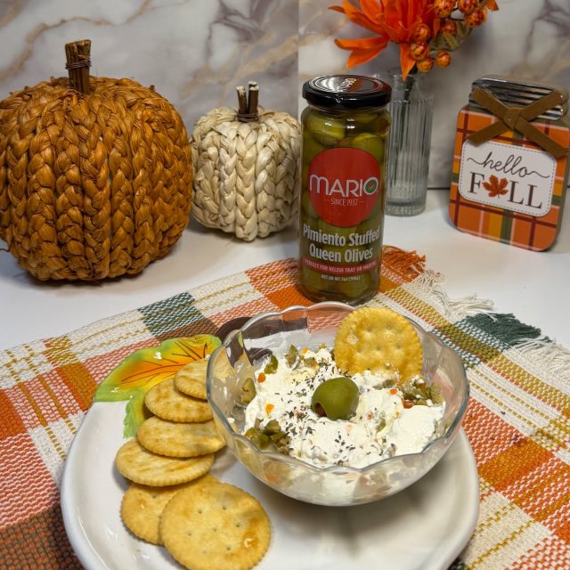 Creamy, savory and ready for fall dipping😍
Mario Pimiento Stuffed Queen Olives give this easy dip a flavorful bite without making the recipe complicated✨Crackers, pita or veggies, what are you dipping?#MarioFoods #Fallrecipes #PiemientoOlives #Olivedip #hellofall🍂