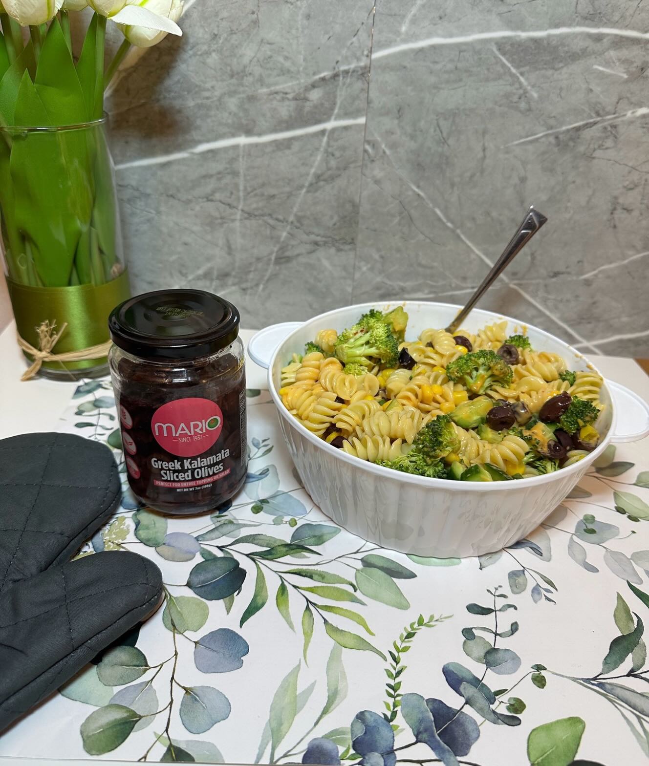 October is Pasta Month! 🍝
This colorful pasta salad brings together fresh veggies and Mario Greek Kalamata Sliced Olives for a flavorful combination😍What’s your favorite way to enjoy pasta, hot, baked or
as a pasta salad?#Mariofoods #pasta #pastasalad #weekend #delicious
