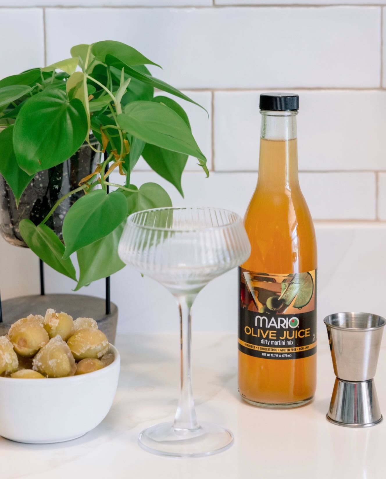 A little briny, a little bold and ready for the pour🍸
That signature dirty martini flavor starts with the right splash
of olive juice😍
How dirty do you like your martini?
#MarioFoods #OliveJuice #dirtymartini #cocktails #martini